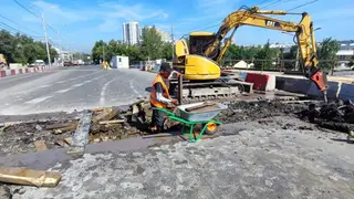 В Красноярске приступили к ремонту деформационных швов на второй половине путепровода по улице Мичурина