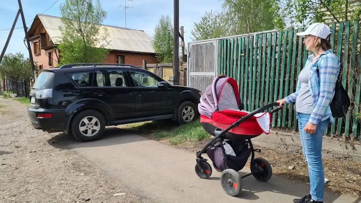 В Красноярске мама с коляской оценила пешеходную доступность Покровки