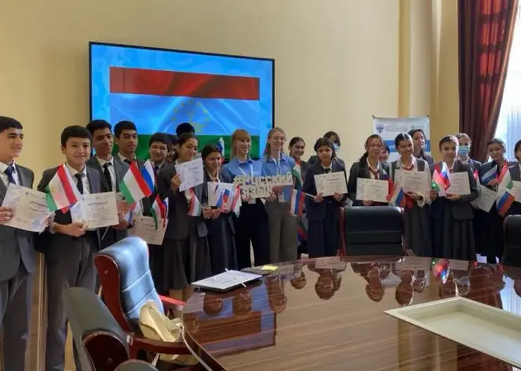 Волонтеры программы «Послы русского языка в мире» провели занятия в Таджикистане
