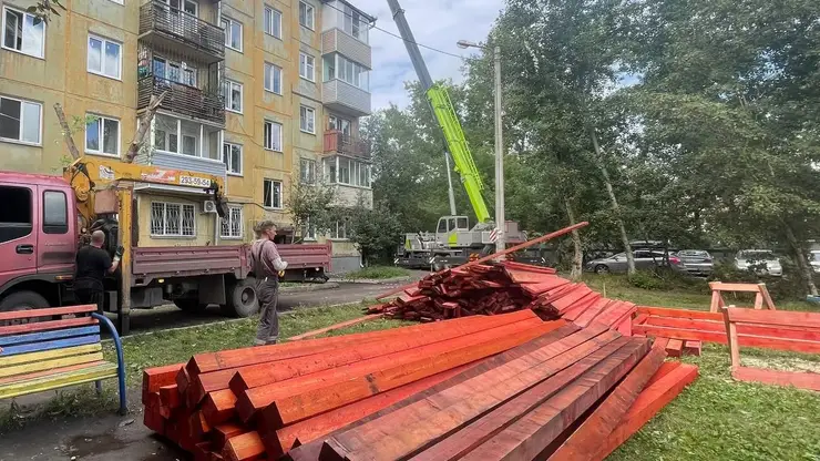 В Красноярске в доме на Маяковского продолжаются аварийно-восстановительные работы после пожара