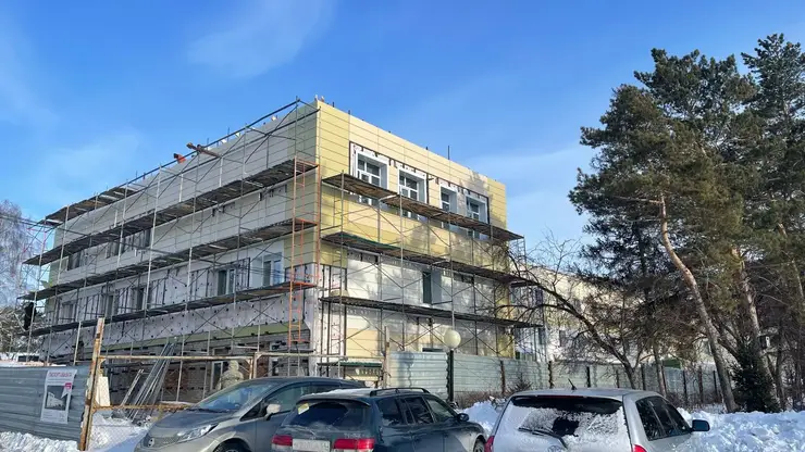 Реконструкцию поликлиники в селе Краснозерское в Новосибирской области завершат до конца года