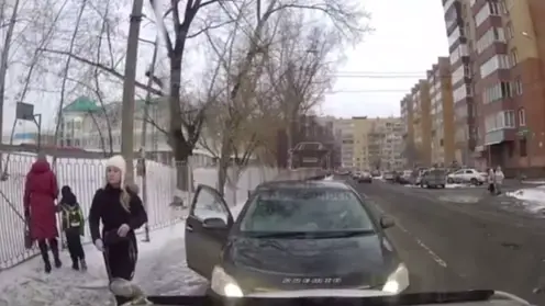 В Красноярске женщина-водитель ехала по встречке по дороге с односторонним движением