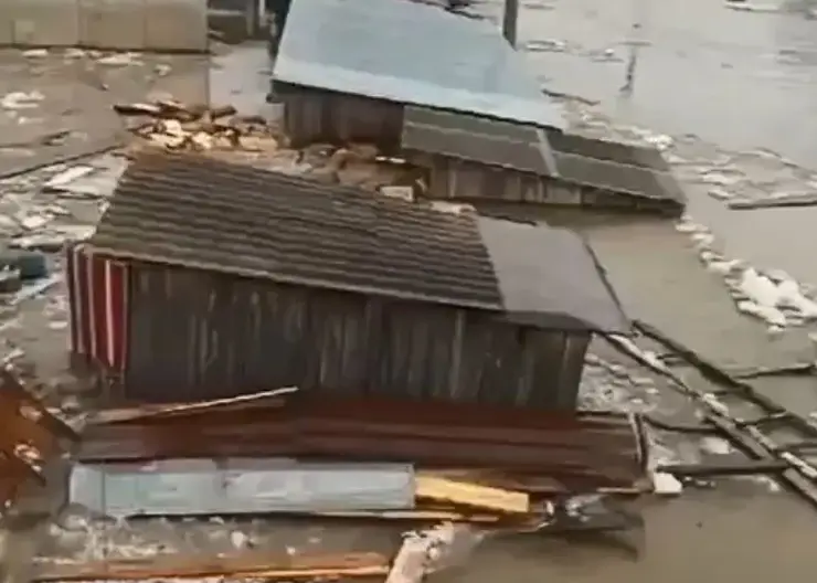 Под Кузбассом затопило 43 дома, люди массово эвакуируются
