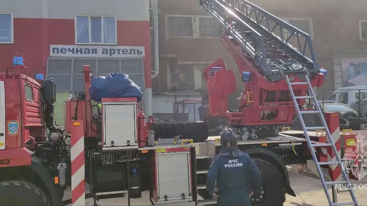 60 человек эвакуировали спасатели из детского развлекательного центра на ул. Телевизорная