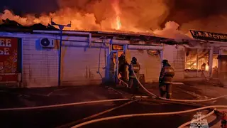 16 торговых павильонов сгорели при пожаре в Минусинске