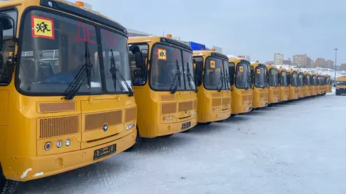 49 новых автобусов получили школы Красноярского края