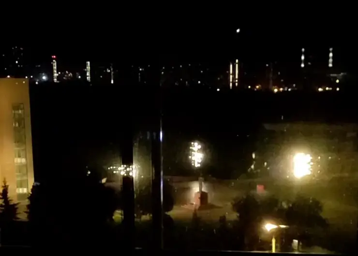 Красноярец пожаловался на слишком яркий свет по ночам от музейного центра «Площадь Мира»