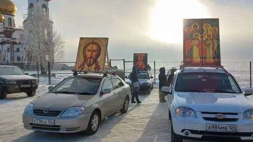 В Красноярске верующие совершили автомобильный крестный ход против короновируса